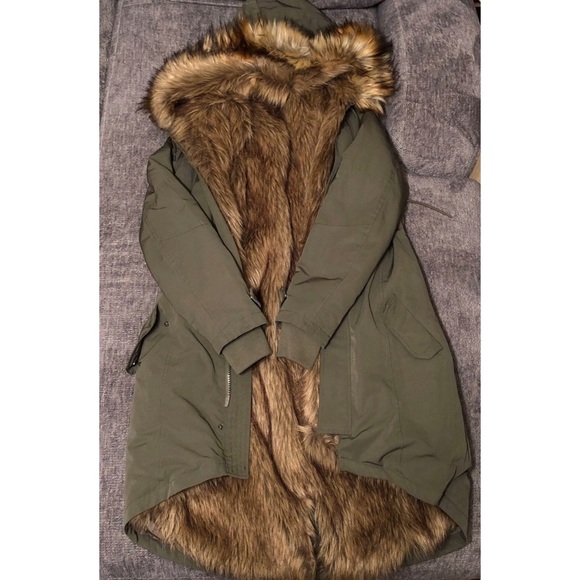 ‼️SOLD‼️ Hunter Green Parka Urban Outfitters - Picture 2 of 4